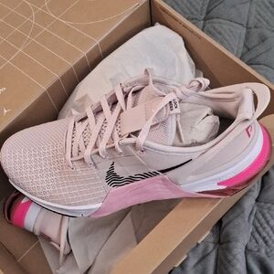 Nike Women's Pink and White Athletic Shoes/Metcon 8 FLYEASE🎉🎉🎉🎉
